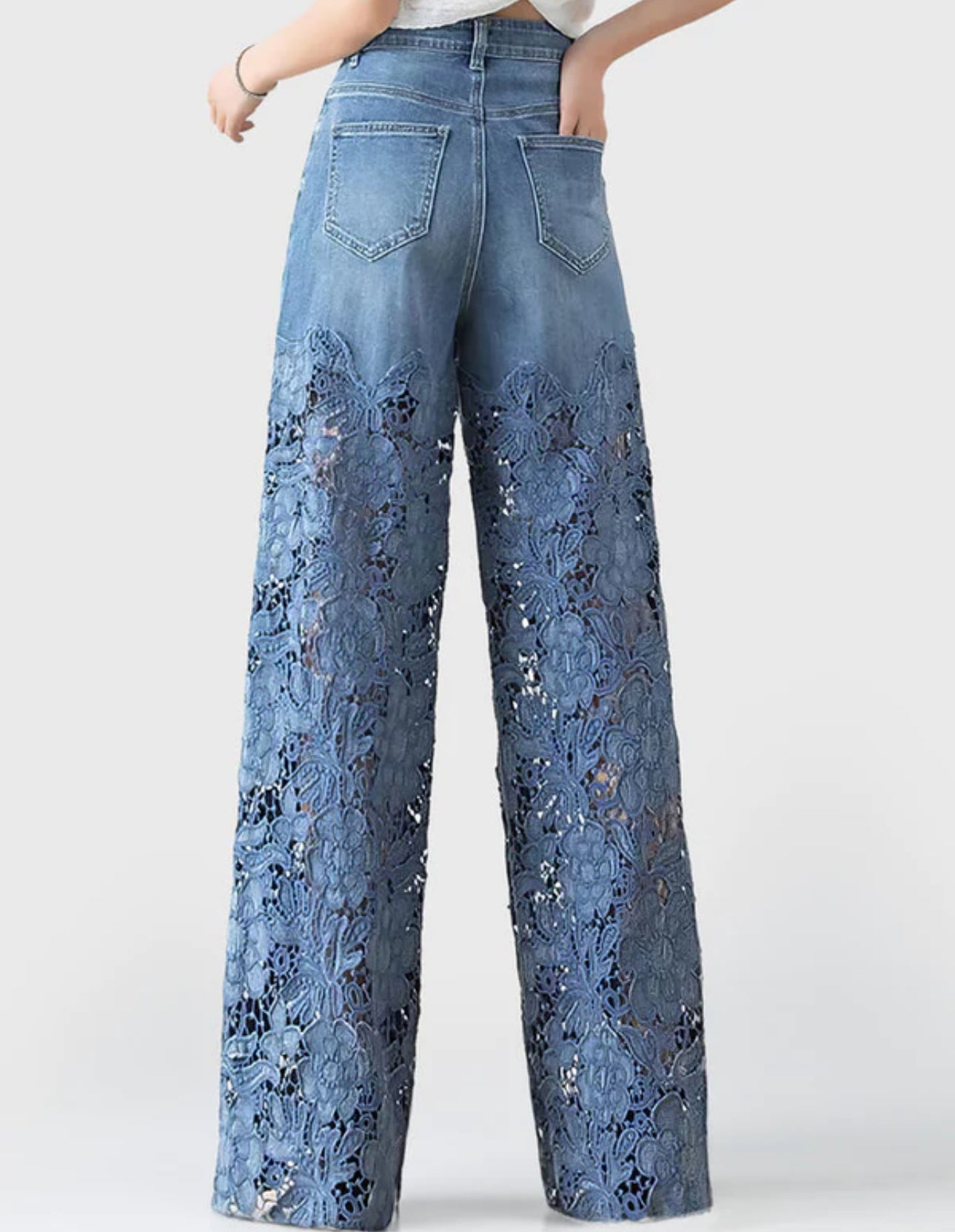 Alejandrinas Embroidered Jeans